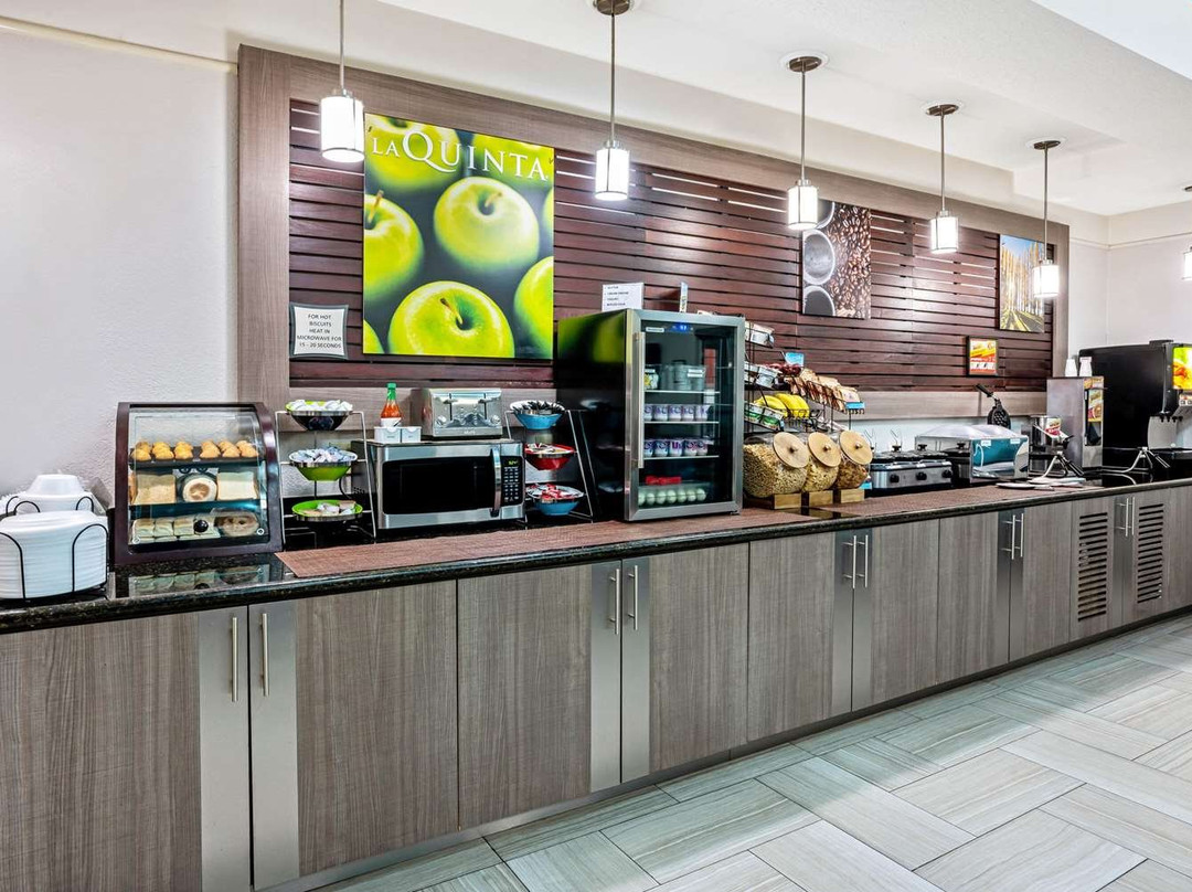 La Quinta Inn & Suites by Wyndham Conroe主图