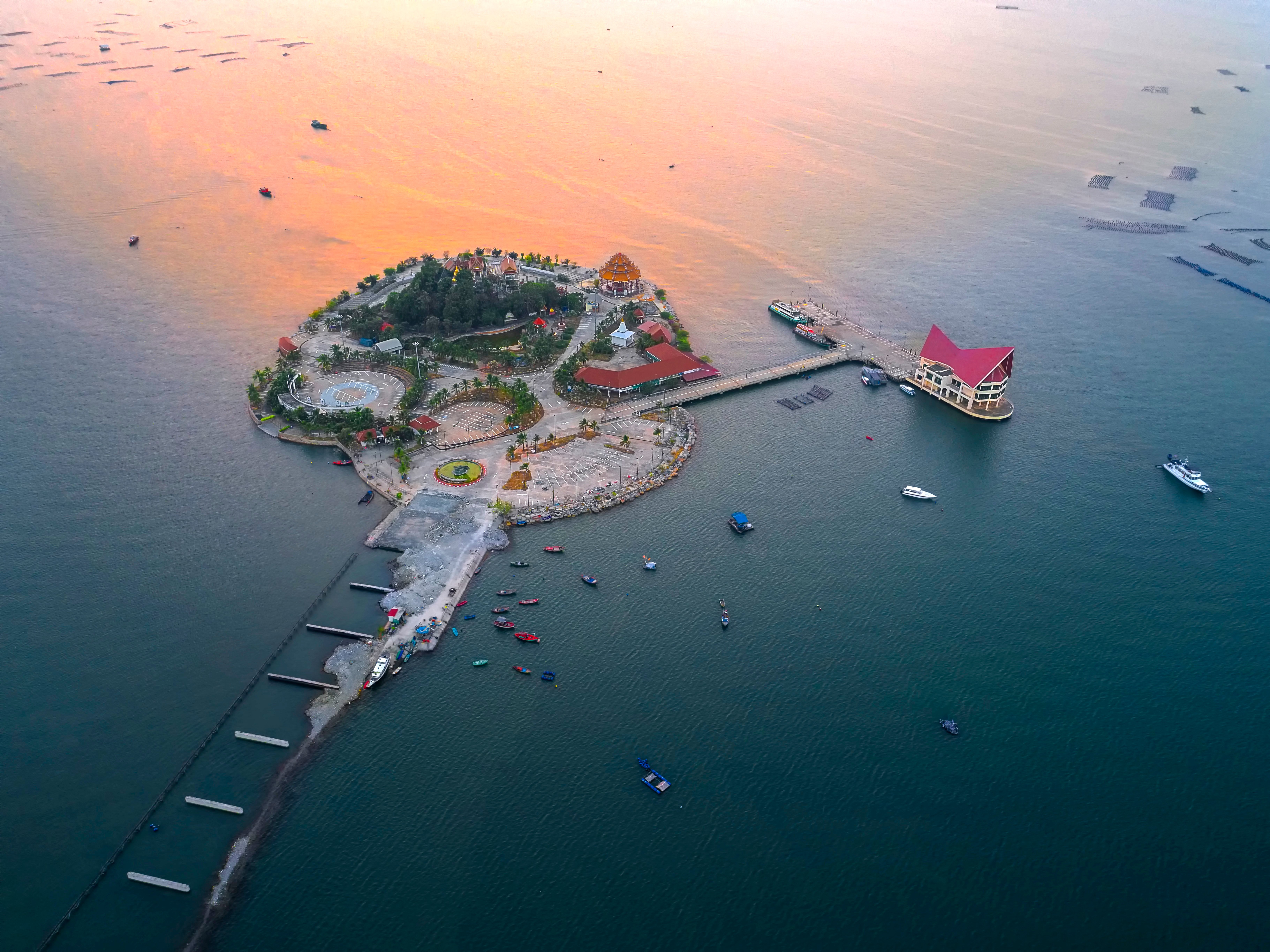 Holiday Inn & Suites Siracha Laemchabang By IHG-官方