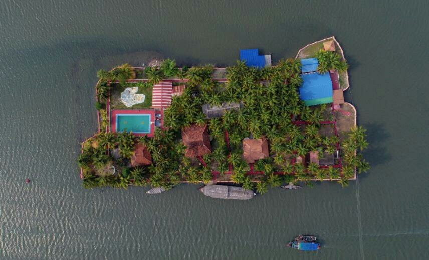 蕾根湖宫殿酒店主图