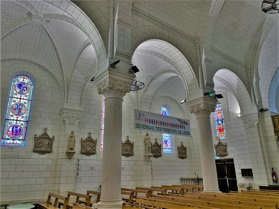 Eglise Saint Maixent-Veigne必去景点