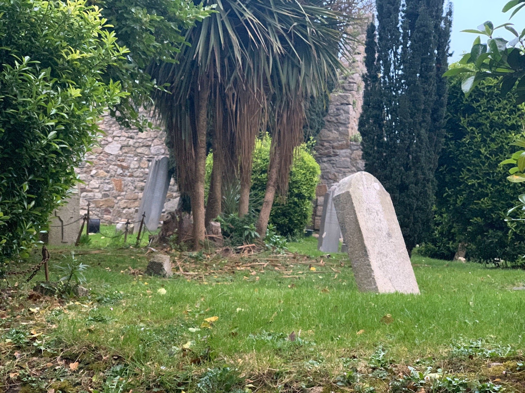 St Begnet's Church and Graveyard-达尔基必去景点