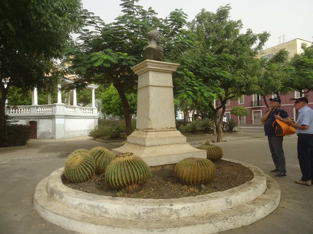 Praca Alexandre Albuquerque-培亚必去景点