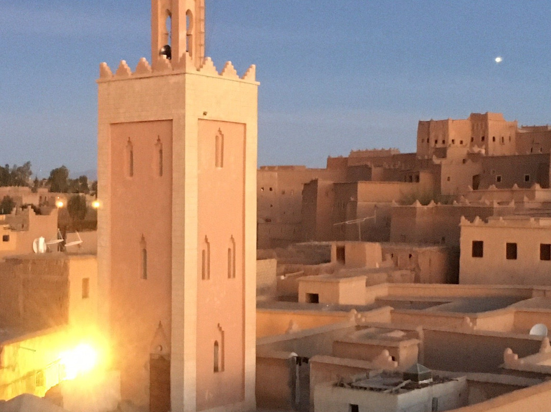 黑玫瑰酒店主图