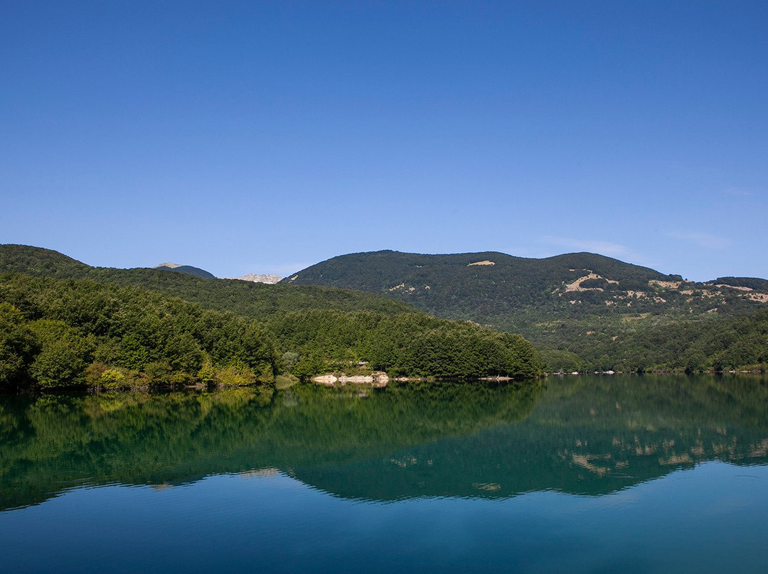 Lago della montagna spaccata景点图片