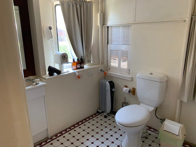 Carriageway Retreat主图