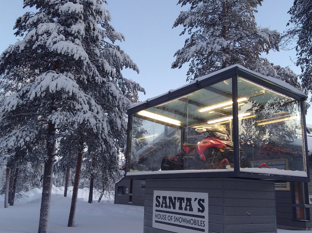 Santa's House of Snowmobiles-罗瓦涅米必去景点