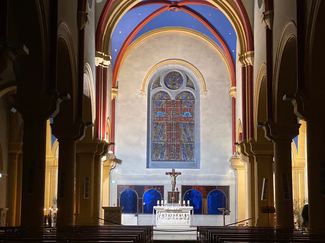 Eglise Saint-Pierre-帕拉瓦莱弗洛必去景点