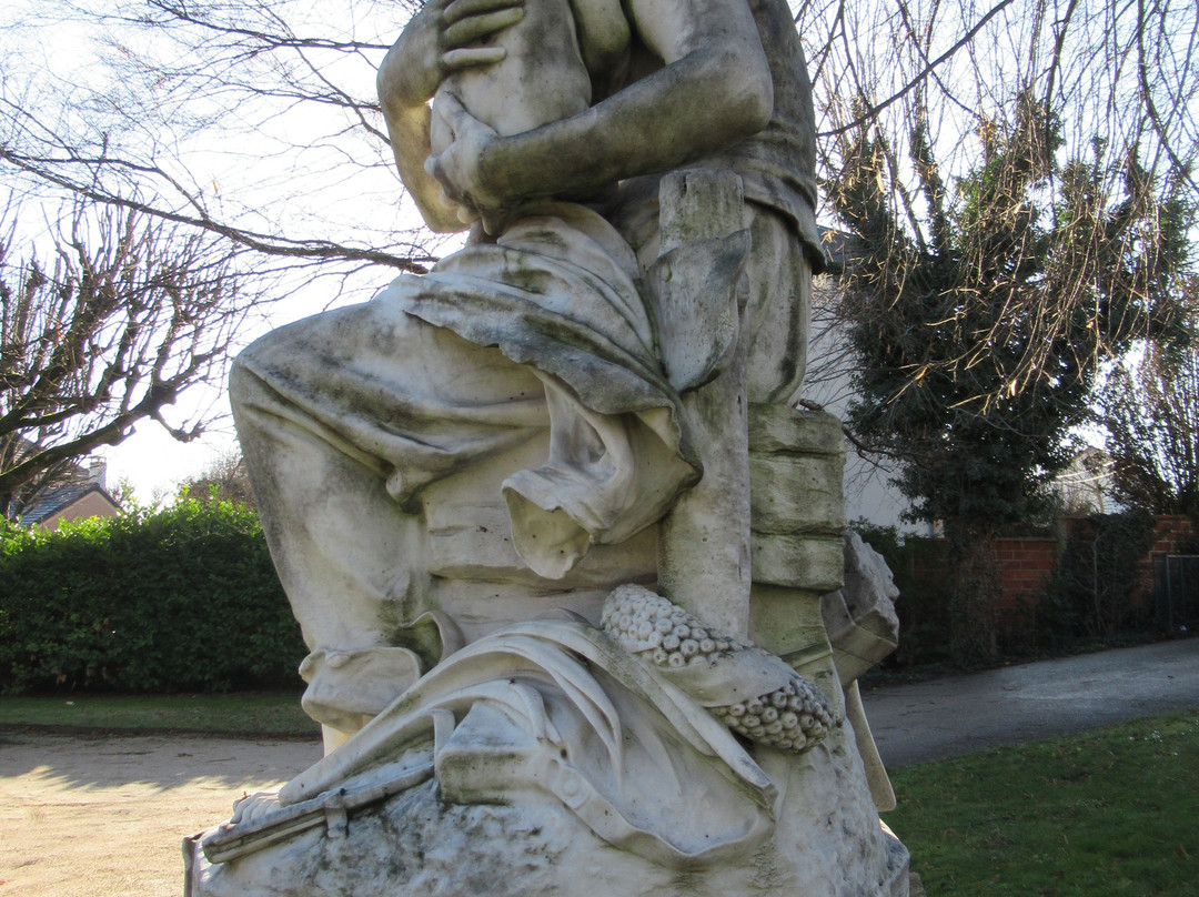 Les fruits de la guerre-圣莫代福塞必去景点