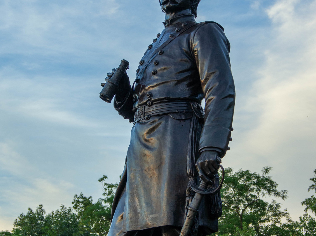 Monument to Brigadier General Gouverneur Kemble Warren-葛底斯堡必去景点
