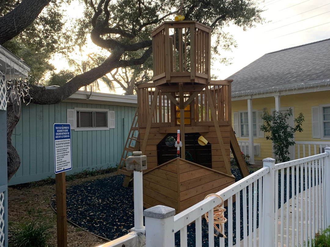 Pelican Bay Resort主图