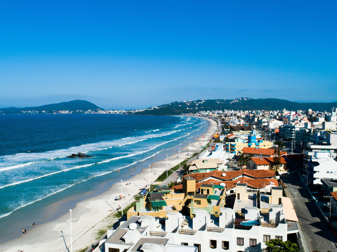 Praia de Bombas景点图片