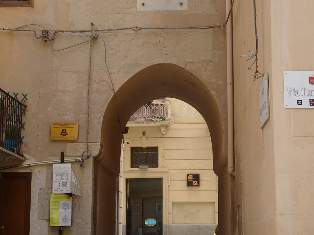 Porta Oscura e Torre Dell'Orologio-特拉帕尼省必去景点