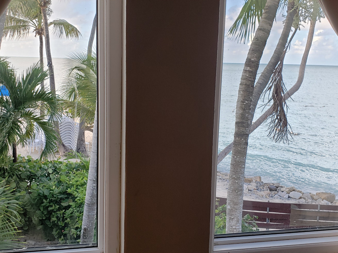 西波涅海滩俱乐部主图