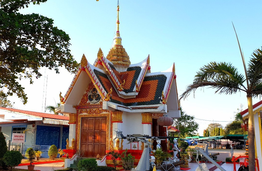 Somdet Kromluang Chumphon Shrine景点图片