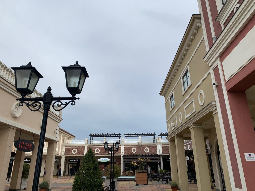 Fashion Park Outlet Center Indjija景点图片