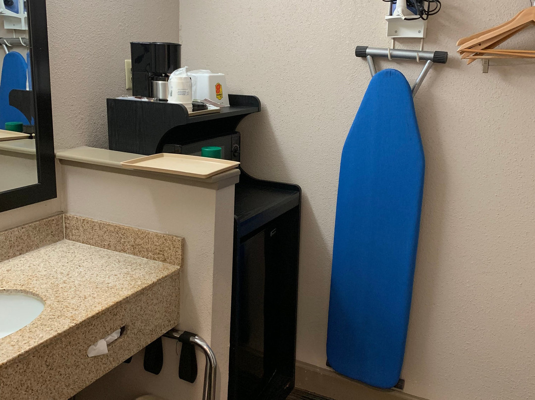 萨利纳斯速8酒店主图