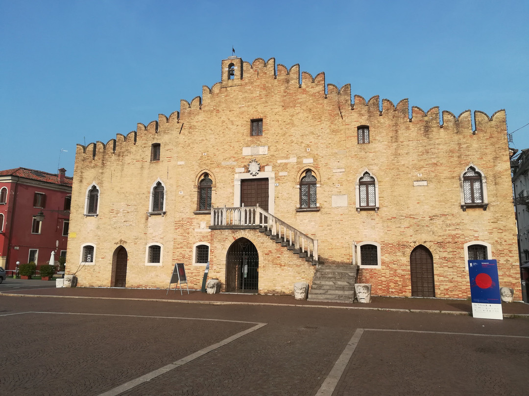 Palazzo dei Cento (o palazzo Municipale)景点图片