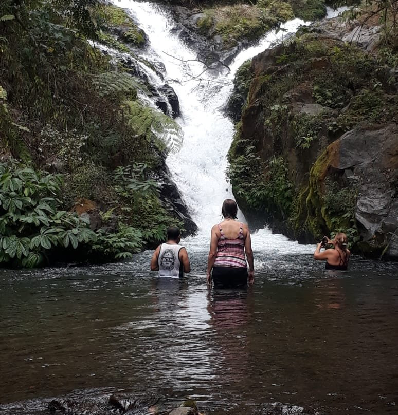 Pucak Manik Waterfall景点图片