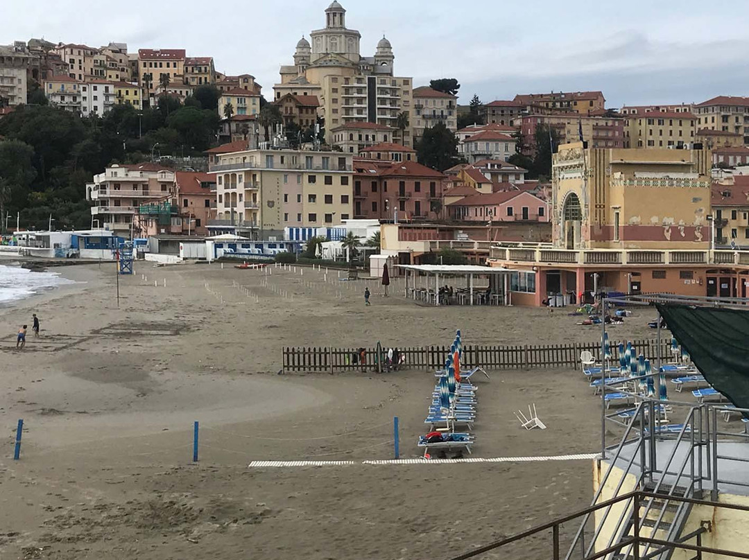 Bagni Spiaggia D'oro-因佩里亚必去景点
