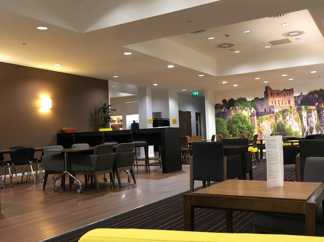 通过新港东汉普顿希尔顿酒店主图