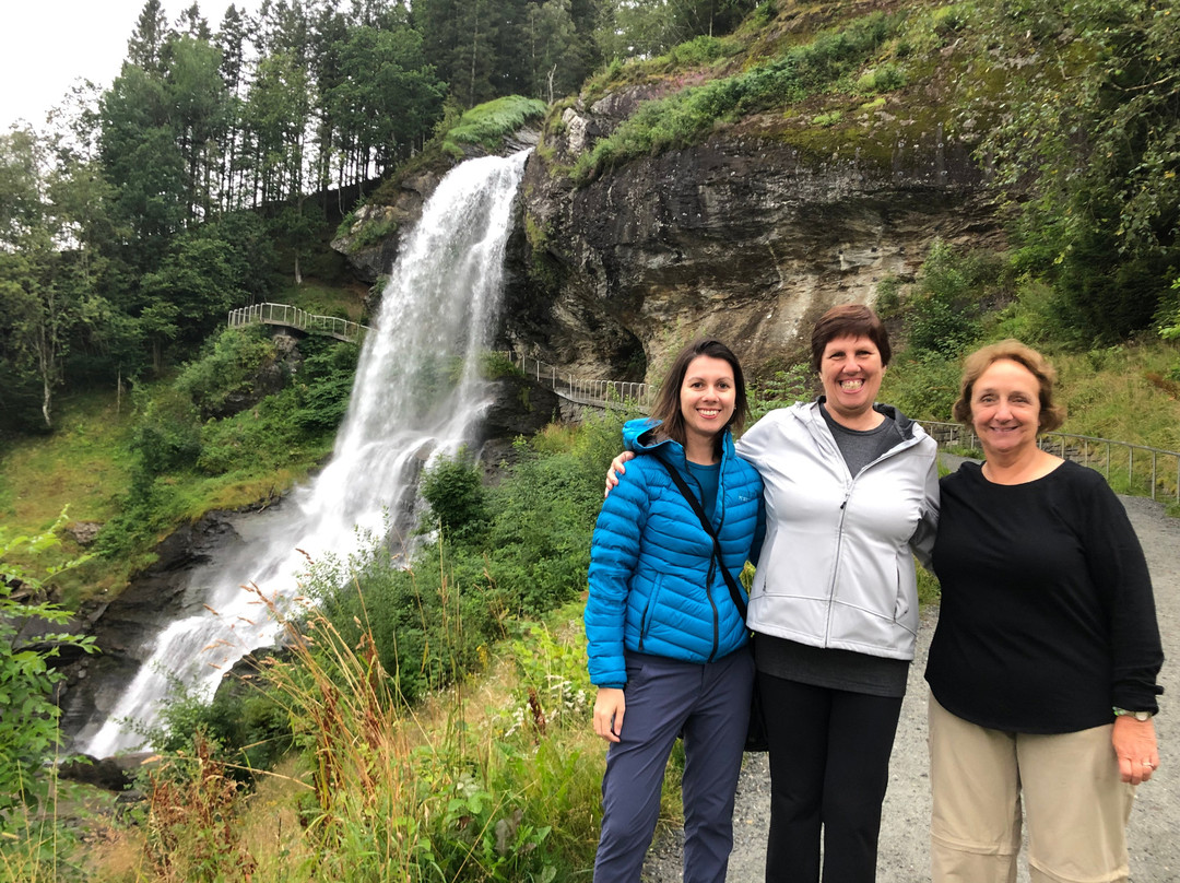 Steinsdalsfossen Waterfall景点图片