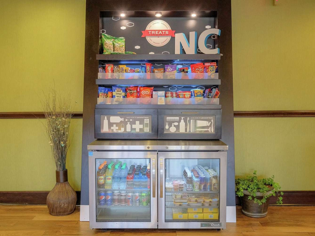 伊登顿汉普顿酒店主图