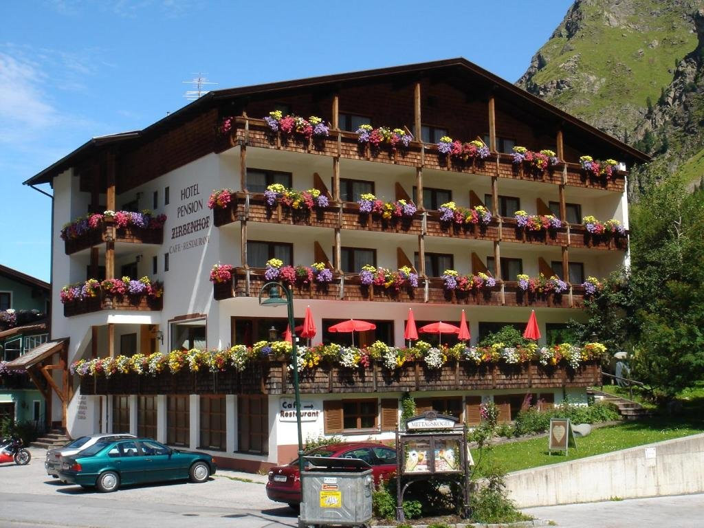 St. Leonhard酒店住宿-Hotel Zirbenhof