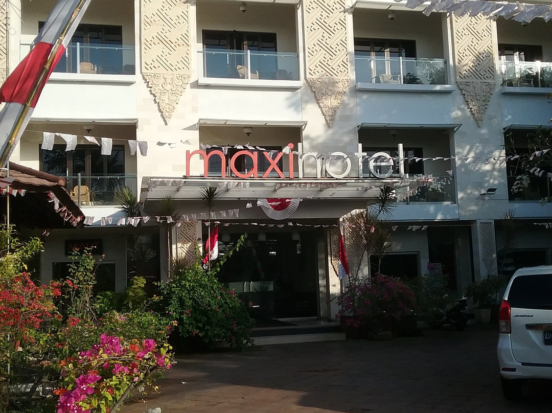 Maxi Hotel Kedonganan主图