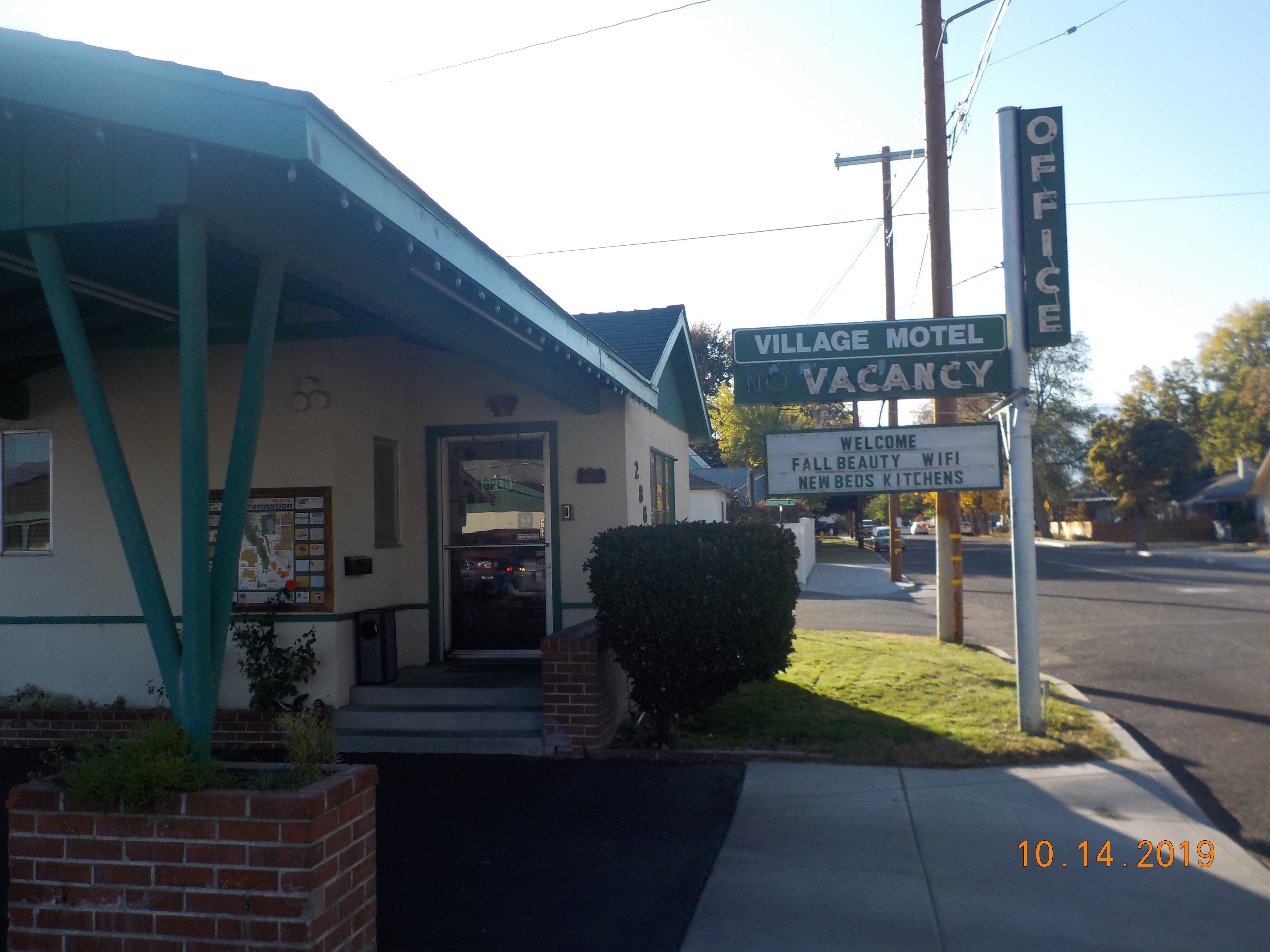 Bishop Village Motel-浴室