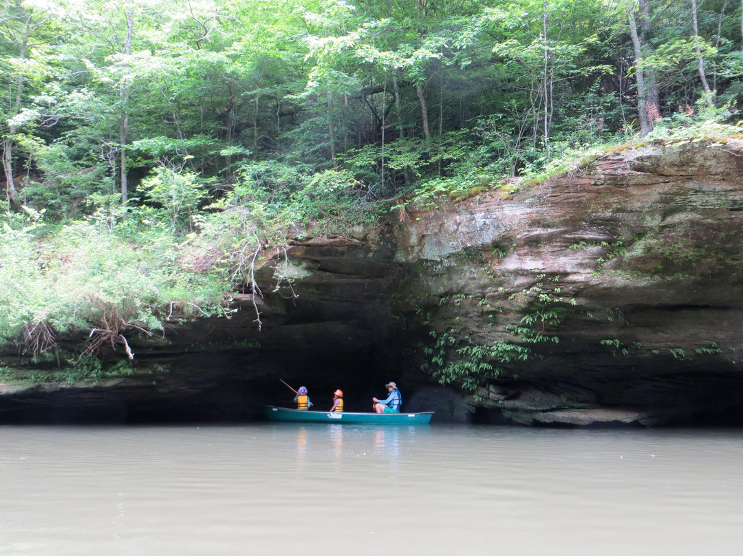 Cave Country Canoe景点图片