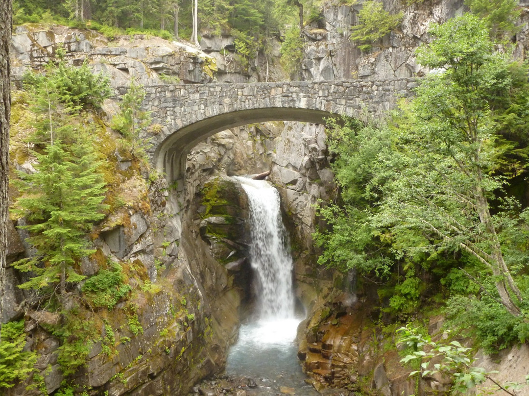 Christine Falls Viewpoint景点图片