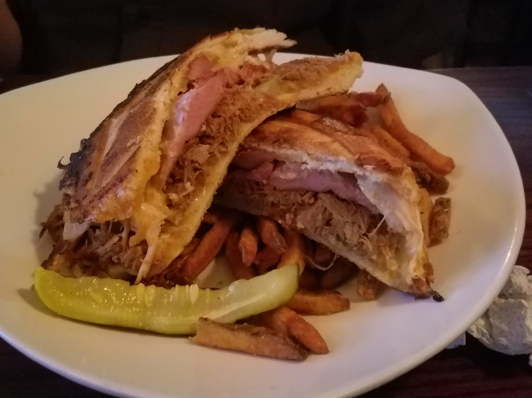 Stewartsville旅游景点-College Hill Tavern