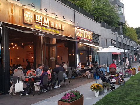 맥쓰세계치킨 - 광교호수공원점主图