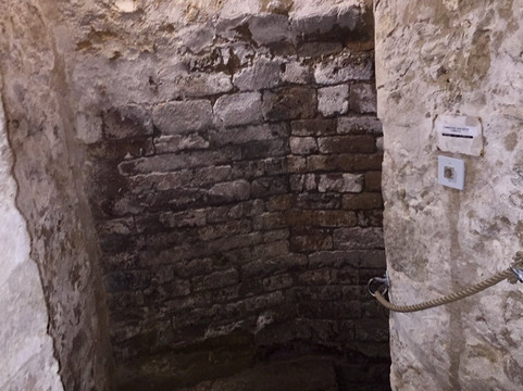 Eglise Saint-Pierre-Les Essarts必去景点