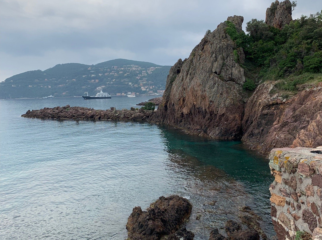 Plage du Chateau-曼德琉-拉-那泡乐必去景点