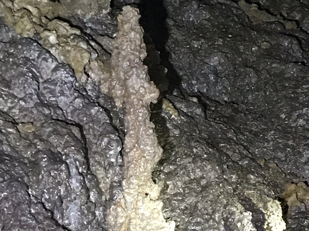 Surtshellir Lava Cave-Husafell必去景点