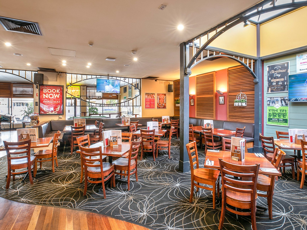 Nightcap At Exeter Hotel主图