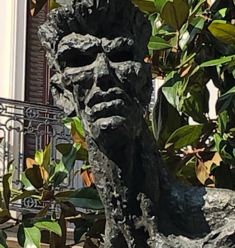 Estatua de El Caminante景点图片