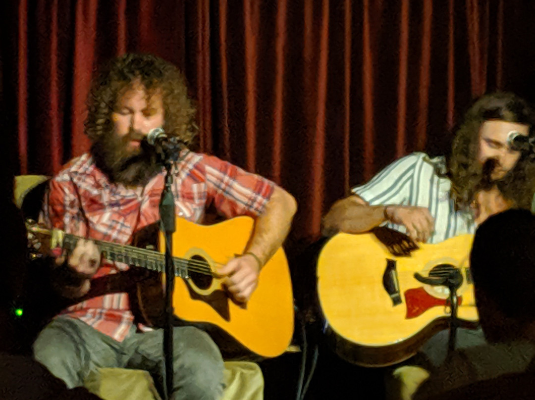 Across The Tracks Music-利文斯顿必去景点