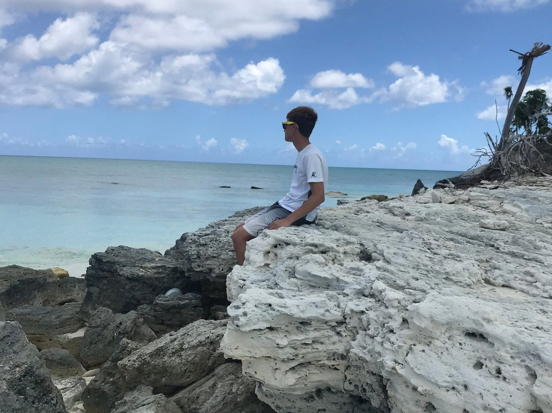 Half Moon Bay-普罗维登西亚莱斯必去景点