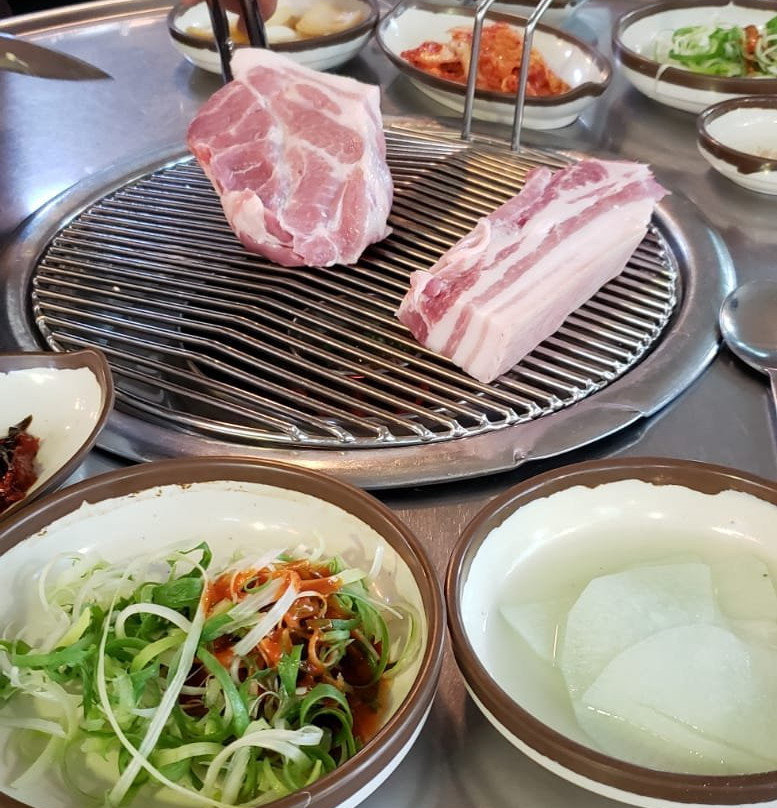 黑猪肉一条街-济州必去景点