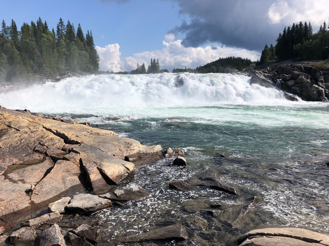 Laksforsen Waterfall景点图片