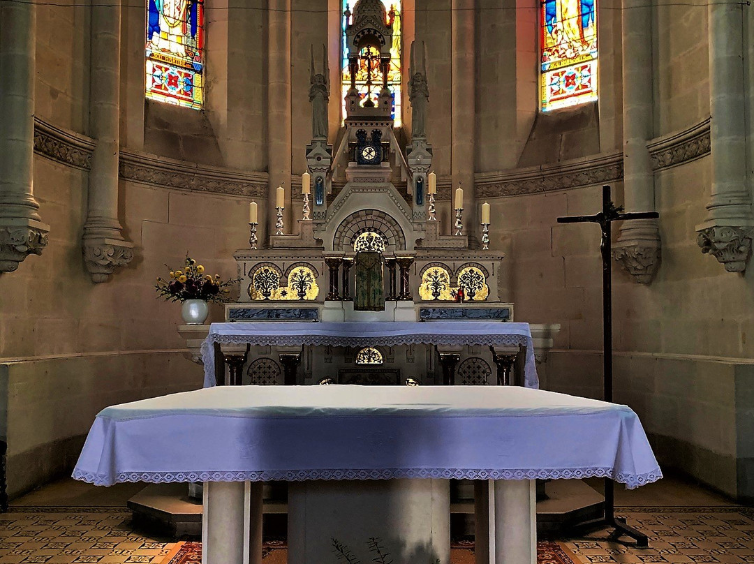 Eglise Saint-Martin et Sainte-Marguerite-Les Ormes必去景点