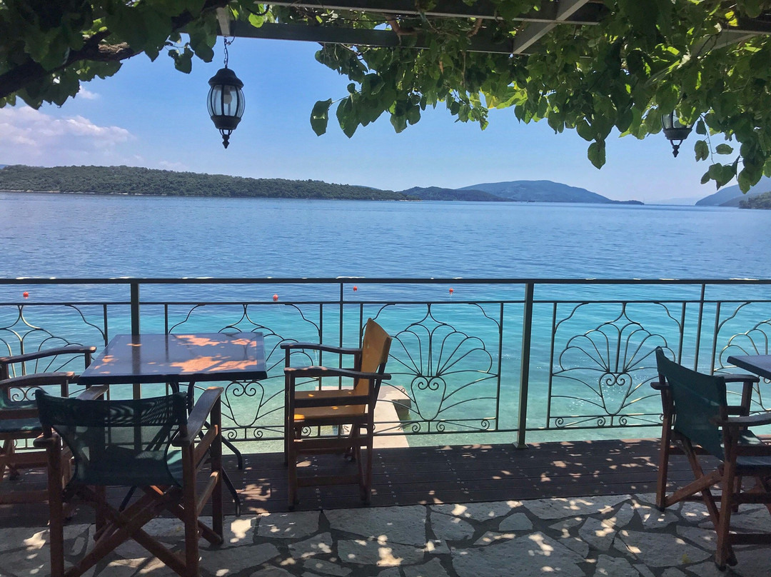 Logan's Beach Hotel主图