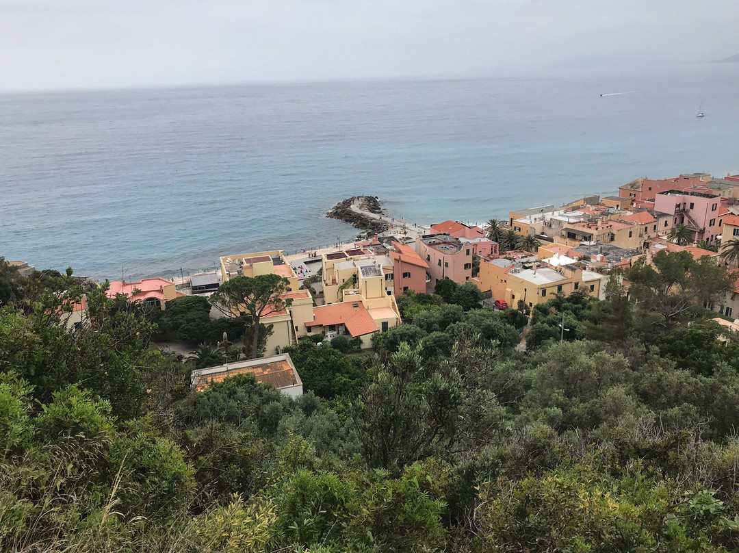 Spiaggia di Punta Crena景点图片