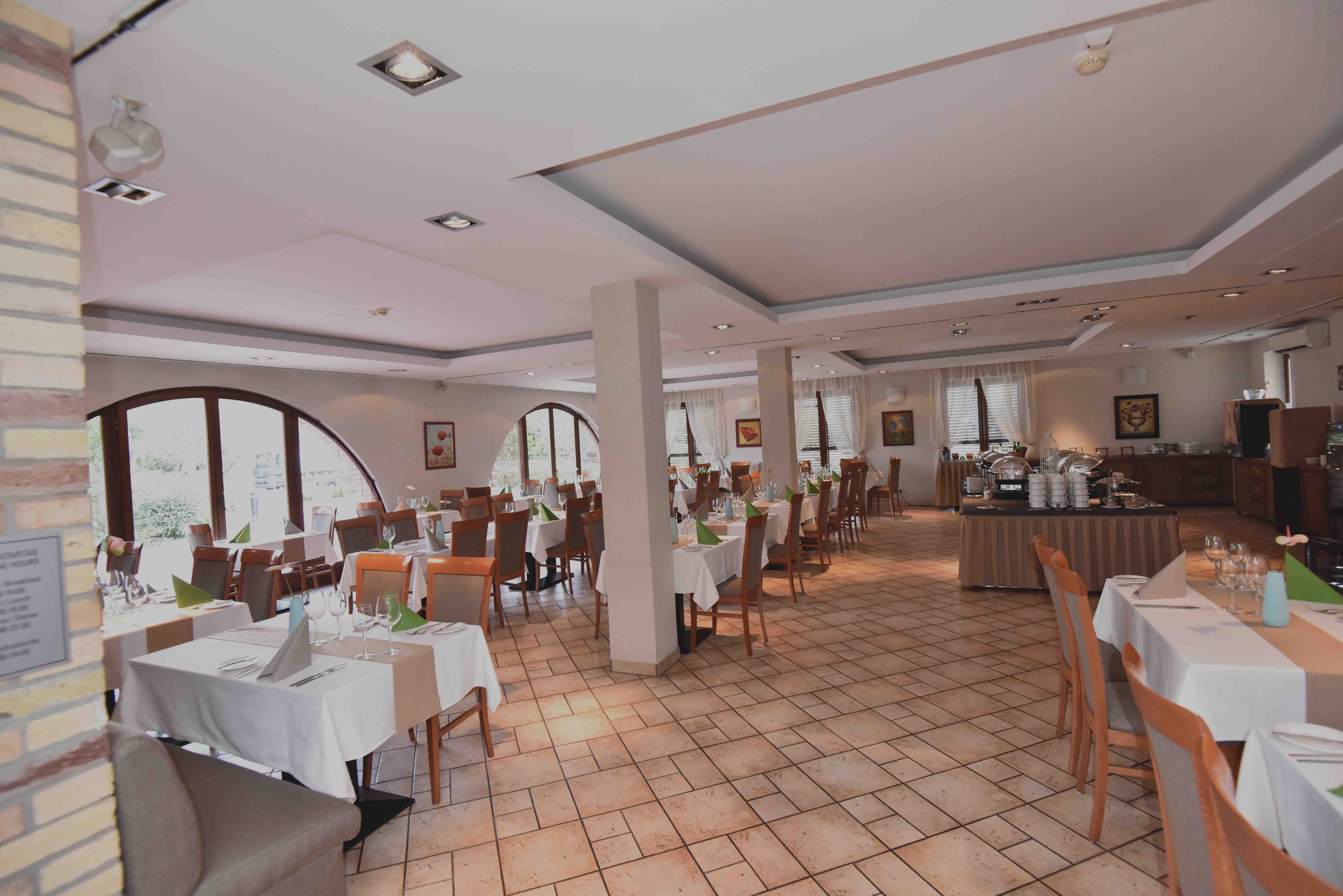 Budapest Airport Hotel Stacio Wellness & Conference-餐饮