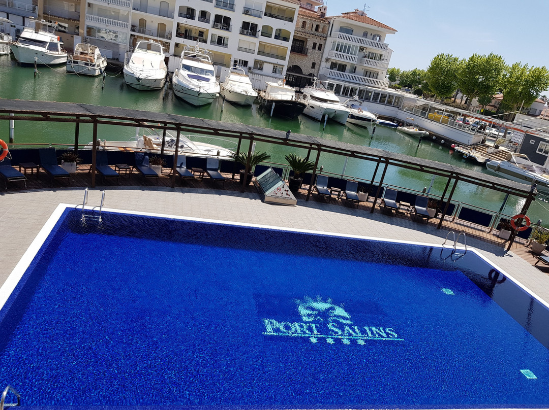 萨林斯港酒店主图