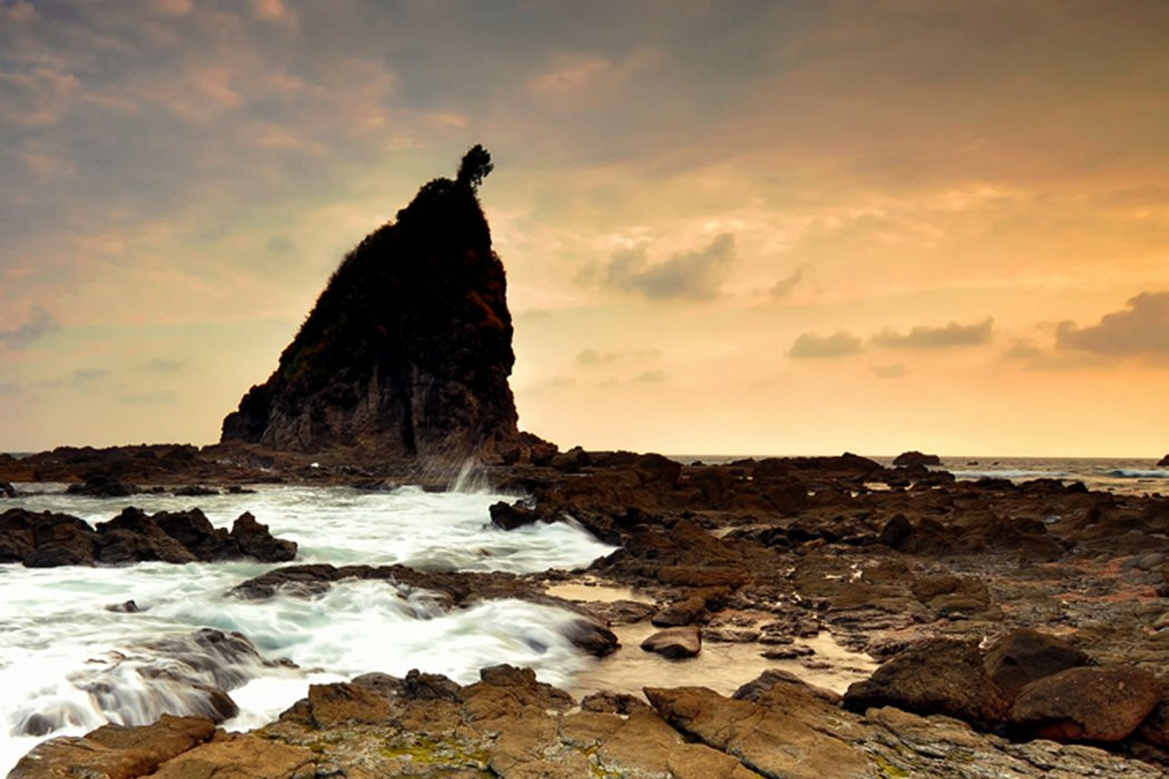 Watu Lumbung Beach景点图片