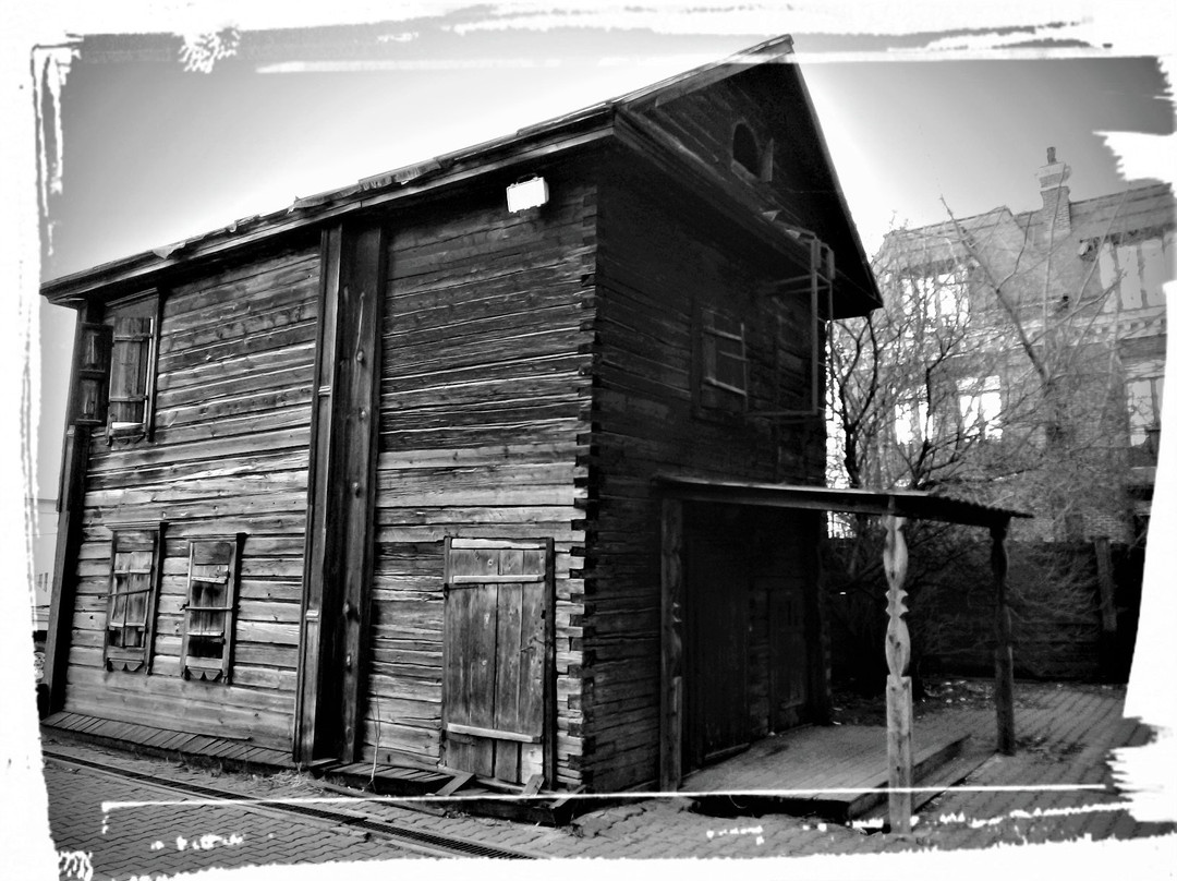 Lenin House景点图片