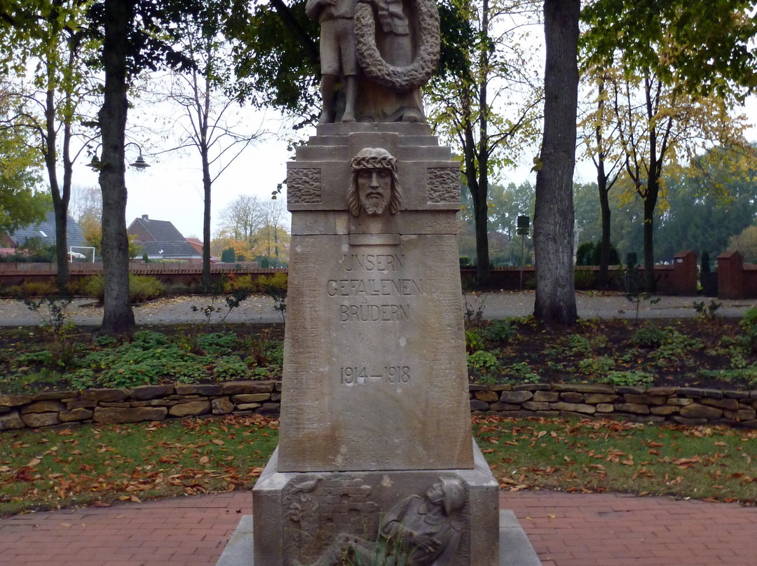 Ehrendenkmal der Gefallenen und Vermisten der zwei Weltkriege.景点图片